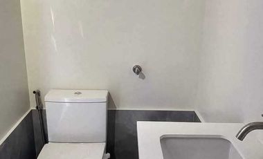 RESORT STYLE CONDOMINIUM FOR SALE IN AGUS LAPULAPU CITY NEAR BEACHES