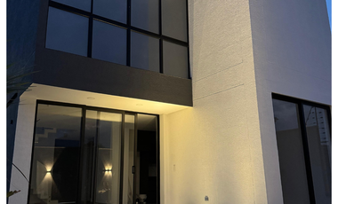 CASA DE LUJO EN VENTA, UBICADA EN EL CONJUNTO BELLAGIO, BOCONÓ