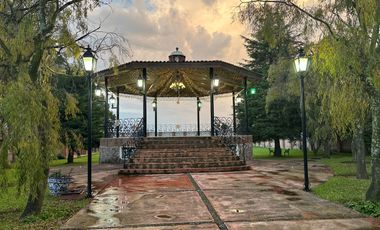 VENTA DE JARDIN DE FIESTAS, HERMOSO JARDIN DE FIESTAS CON ESPECTACULAR KIOSCO AL CENTRO, EN LA EXCLUSIVA ZONA CAMPESTRE DE CACALOMACAN