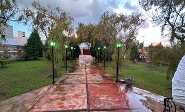 VENTA DE JARDIN DE FIESTAS, HERMOSO JARDIN DE FIESTAS CON ESPECTACULAR KIOSCO AL CENTRO, EN LA EXCLUSIVA ZONA CAMPESTRE DE CACALOMACAN