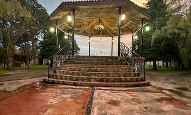VENTA DE JARDIN DE FIESTAS, HERMOSO JARDIN DE FIESTAS CON ESPECTACULAR KIOSCO AL CENTRO, EN LA EXCLUSIVA ZONA CAMPESTRE DE CACALOMACAN