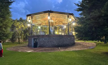 VENTA DE JARDIN DE FIESTAS, HERMOSO JARDIN DE FIESTAS CON ESPECTACULAR KIOSCO AL CENTRO, EN LA EXCLUSIVA ZONA CAMPESTRE DE CACALOMACAN