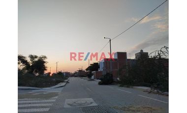 Venta De Terrenos Juntos 180M2 Urb.Alameda Country Club // ID: 1133740