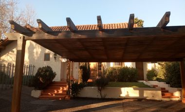 Huinganal/ El Yungue, casa estilo Chilena, 5 dormitorios