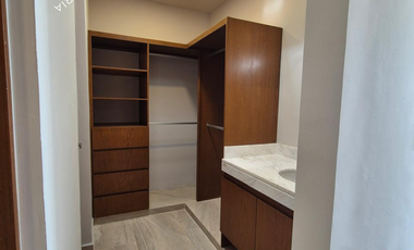 Casa nueva en venta con alberca y paneles dentro de residencial con amenidades premium al norte de Mérida