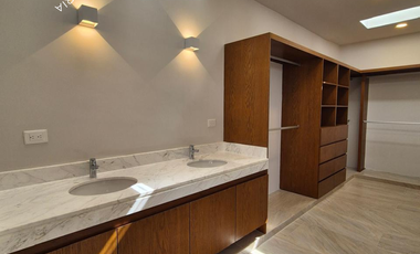 Casa nueva en venta con alberca y paneles dentro de residencial con amenidades premium al norte de Mérida