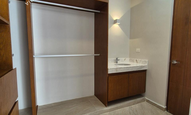 Casa nueva en venta con alberca y paneles dentro de residencial con amenidades premium al norte de Mérida