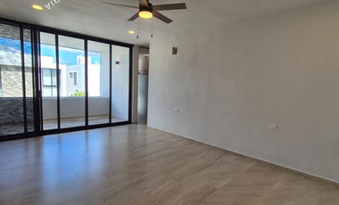 Casa nueva en venta con alberca y paneles dentro de residencial con amenidades premium al norte de Mérida