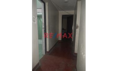 Venta Casa En Avenida - S.J.L