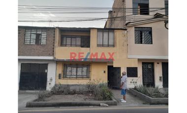 Venta Casa En Avenida - S.J.L