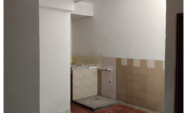 CASA CON LOCAL COMERCIAL EN ARRIENDO, UBICADA EN LOS PATIOS, URBANIZACIÓN SANTA CLARA