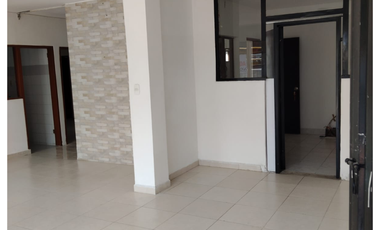 CASA CON LOCAL COMERCIAL EN ARRIENDO, UBICADA EN LOS PATIOS, URBANIZACIÓN SANTA CLARA