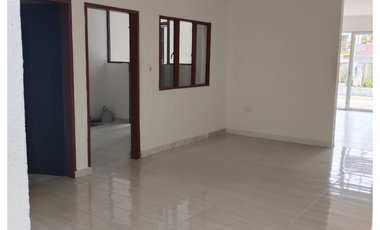 CASA CON LOCAL COMERCIAL EN ARRIENDO, UBICADA EN LOS PATIOS, URBANIZACIÓN SANTA CLARA
