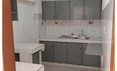 CASA CON LOCAL COMERCIAL EN ARRIENDO, UBICADA EN LOS PATIOS, URBANIZACIÓN SANTA CLARA