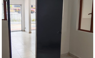 CASA CON LOCAL COMERCIAL EN ARRIENDO, UBICADA EN LOS PATIOS, URBANIZACIÓN SANTA CLARA