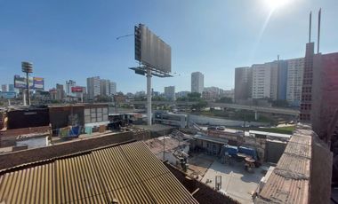 Venta de Casa Como Terreno en La Victoria