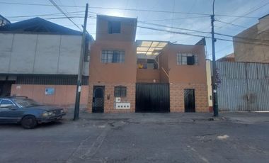 Venta de Casa Como Terreno en La Victoria
