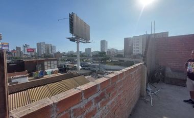 Venta de Casa Como Terreno en La Victoria
