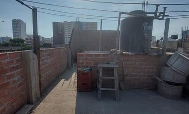 Venta de Casa Como Terreno en La Victoria