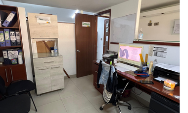 OFICINA EN VENTA, UBICADA EN EL CENTRO COMERCIAL BOLIVAR