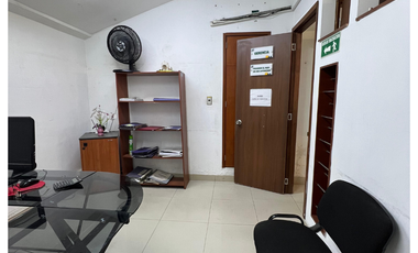 OFICINA EN VENTA, UBICADA EN EL CENTRO COMERCIAL BOLIVAR