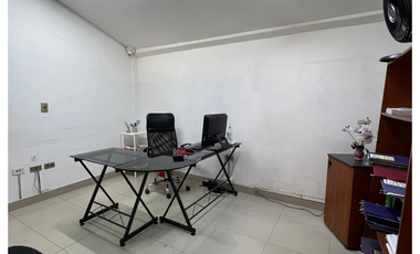 OFICINA EN VENTA, UBICADA EN EL CENTRO COMERCIAL BOLIVAR