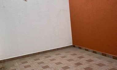 RENTA CASA AMPLIOS ESPACIOS FRACCIONAMIENTO COSTA DE ORO
