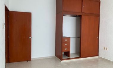 RENTA CASA AMPLIOS ESPACIOS FRACCIONAMIENTO COSTA DE ORO