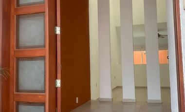 RENTA CASA AMPLIOS ESPACIOS FRACCIONAMIENTO COSTA DE ORO