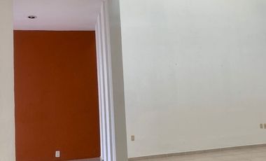 RENTA CASA AMPLIOS ESPACIOS FRACCIONAMIENTO COSTA DE ORO