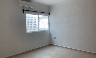 RENTA CASA AMPLIOS ESPACIOS FRACCIONAMIENTO COSTA DE ORO