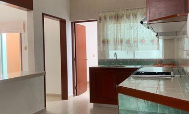 RENTA CASA AMPLIOS ESPACIOS FRACCIONAMIENTO COSTA DE ORO