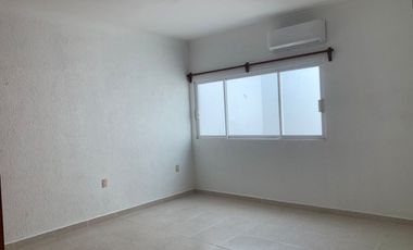 RENTA CASA AMPLIOS ESPACIOS FRACCIONAMIENTO COSTA DE ORO