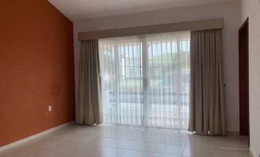 RENTA CASA AMPLIOS ESPACIOS FRACCIONAMIENTO COSTA DE ORO