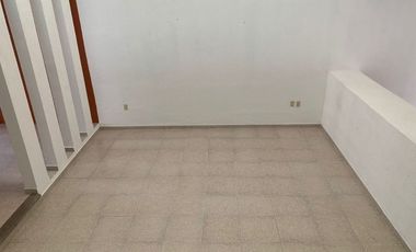 RENTA CASA AMPLIOS ESPACIOS FRACCIONAMIENTO COSTA DE ORO