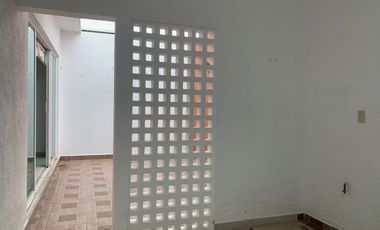 RENTA CASA AMPLIOS ESPACIOS FRACCIONAMIENTO COSTA DE ORO