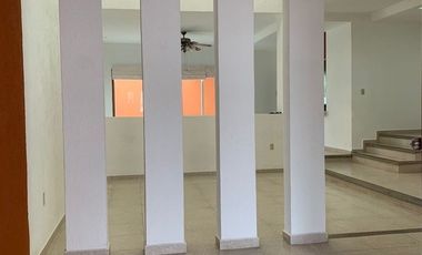 RENTA CASA AMPLIOS ESPACIOS FRACCIONAMIENTO COSTA DE ORO