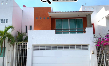 RENTA CASA AMPLIOS ESPACIOS FRACCIONAMIENTO COSTA DE ORO