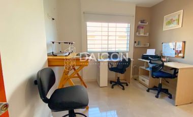 Casa Esquinera en Venta – 2 Plantas, 3 Habitaciones, Conjunto Cerrado en Montería