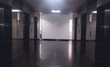 VENTA OFICINA EDIFICIO QUBO AV. MANUEL OLGUIN SURCO