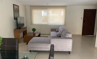 BONITA CASA AMUEBLADA EN RENTA EN RESIDENCIAL CON CASA CLUB, CERCA DE POLIFORUM