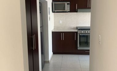 BONITA CASA AMUEBLADA EN RENTA EN RESIDENCIAL CON CASA CLUB, CERCA DE POLIFORUM
