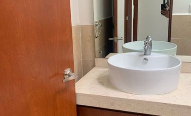 BONITA CASA AMUEBLADA EN RENTA EN RESIDENCIAL CON CASA CLUB, CERCA DE POLIFORUM