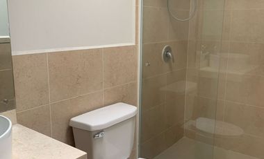 BONITA CASA AMUEBLADA EN RENTA EN RESIDENCIAL CON CASA CLUB, CERCA DE POLIFORUM