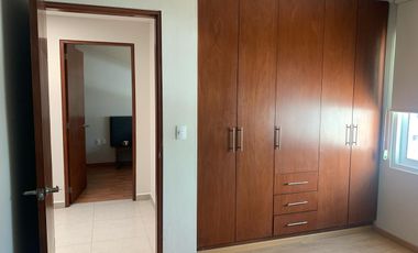 BONITA CASA AMUEBLADA EN RENTA EN RESIDENCIAL CON CASA CLUB, CERCA DE POLIFORUM