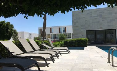 JURIQUILLA SANTA FE DEPARTAMENTO AMUEBLADO IMPECABLE DOS NIVELES 2 RECAMARAS EN PRIVADA VIGILANCIA AMENITIES ALBERCA