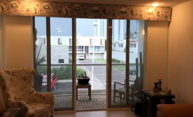 JURIQUILLA SANTA FE DEPARTAMENTO AMUEBLADO IMPECABLE DOS NIVELES 2 RECAMARAS EN PRIVADA VIGILANCIA AMENITIES ALBERCA