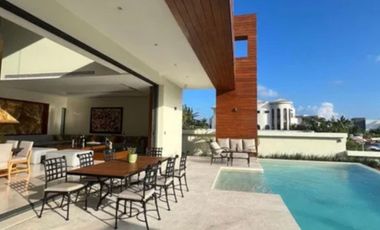 Casa con acceso a la playa, en venta, Puerto Cancún