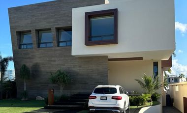 Casa con acceso a la playa, en venta, Puerto Cancún