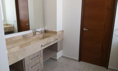 DEPARTAMENTO en RENTA de 244m2 en Torres Marbella El Refugio Querétaro